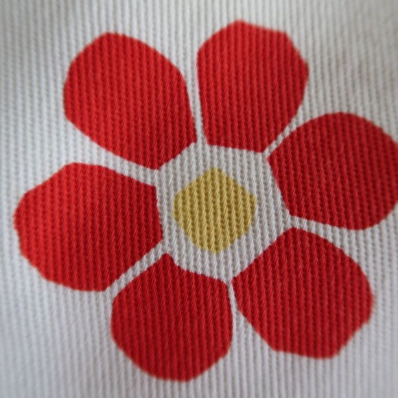 5 FUN and FAB Fruit & Flowers Fabric Dinner Napkins - Picture 2 of 5